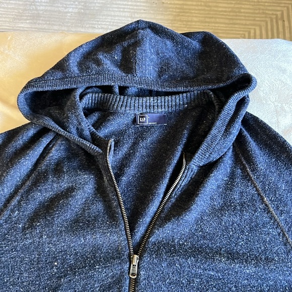 Men’s sweater with hood. Size large. Gap. Blue. - Picture 3 of 4